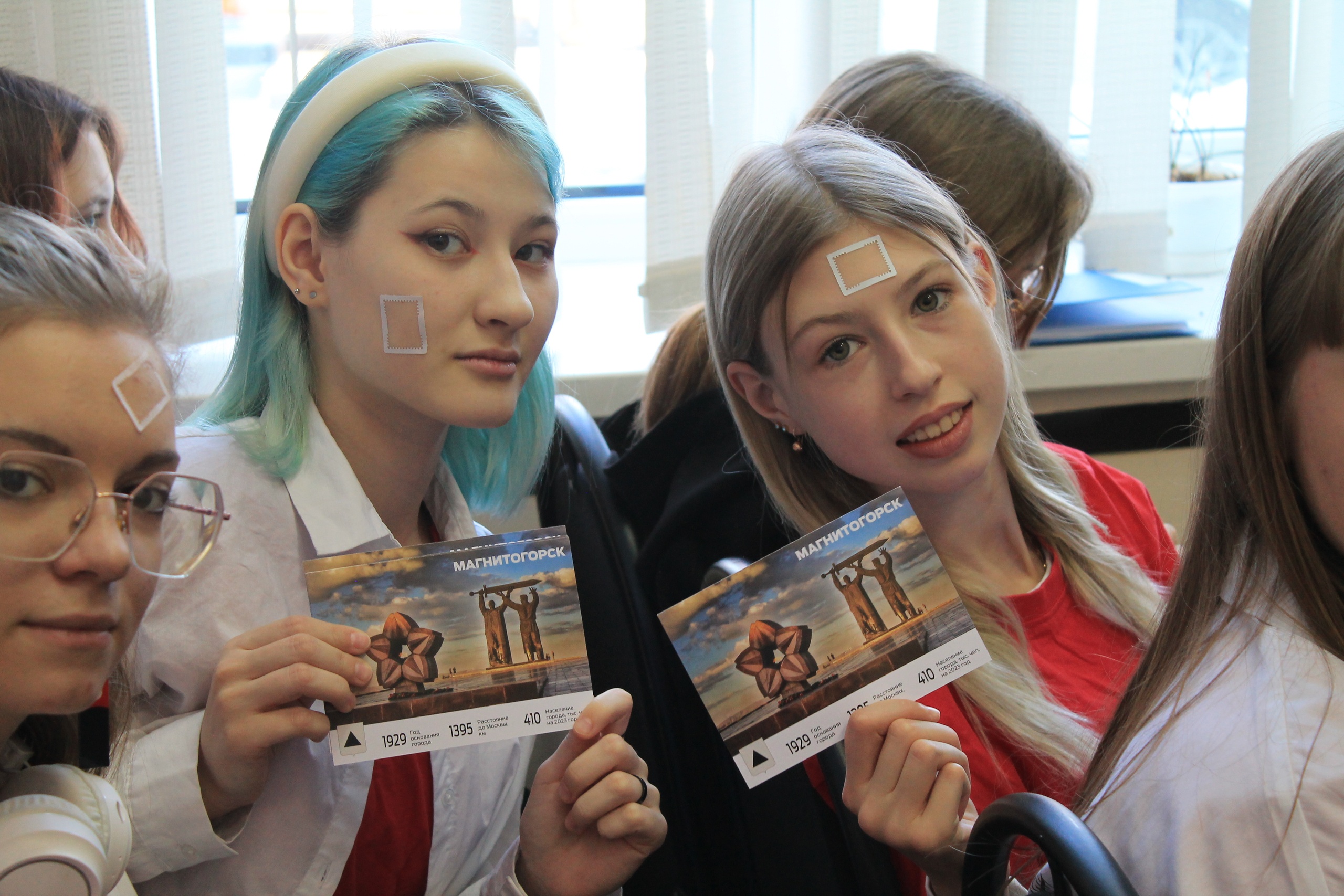 Магнитогорск город трудовой славы. Доблесть магнитогорск. Памятник город трудовой доблести магнитогорск. Ночной памятник тыл фронту магнитогорск. Стелла город трудовой доблести магнитогорск.