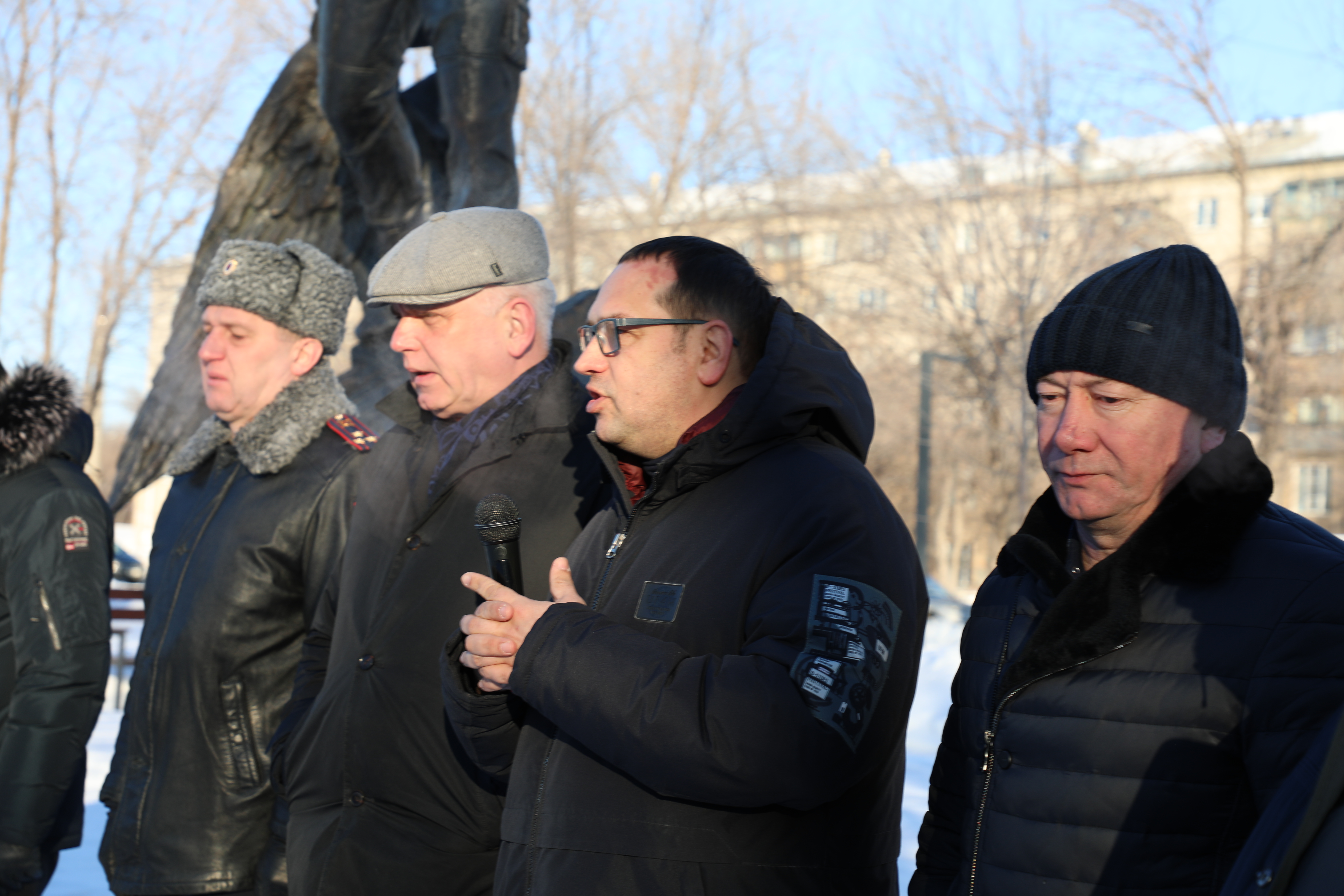 Мвд армия. Стоит вв. Парадная форма спецназа вв мвд. Стоит вв. Национальная гвардия россии краповые береты.