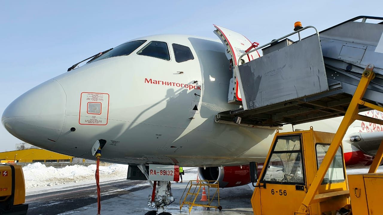 Аэропорт магнитогорск. Магнитогорск москва. Вылет самолета. Магнитогорск москва перелет. Москва оренбург самолет.