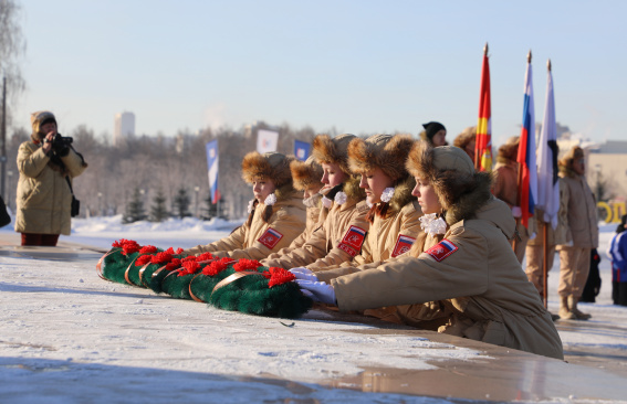 Город чтит героев