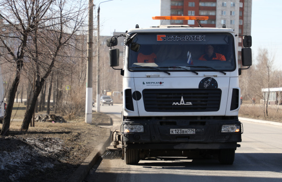 Уберите машины с обочин!