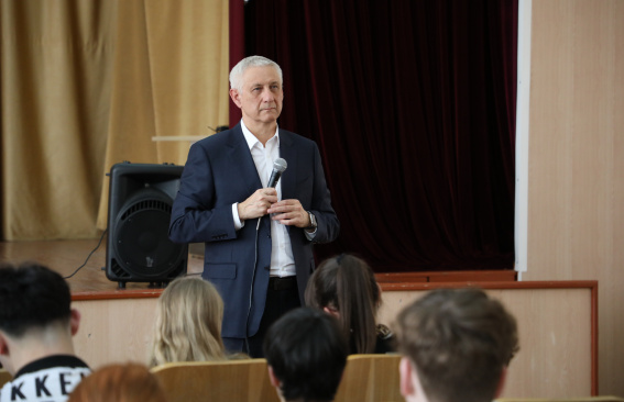 Диалог с молодежью