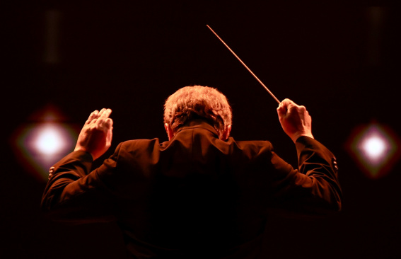 75 лет в свете софитов