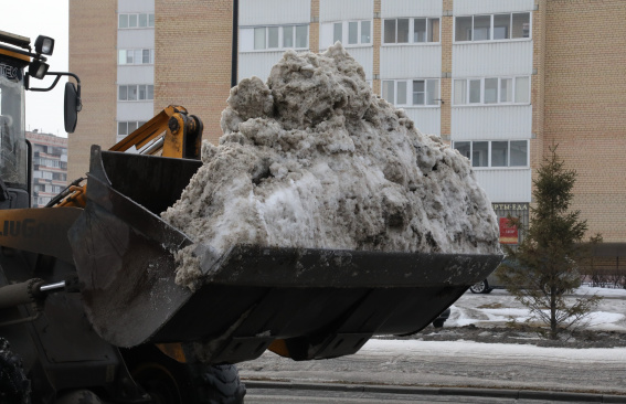 Снег отступает под гусеницами