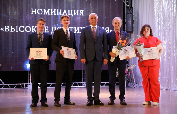 На вершине пьедестала