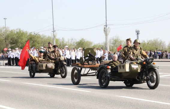 Под знаменем Победы