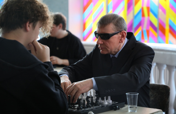 Шах и равенство