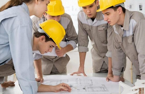 Молодежь возводит будущее