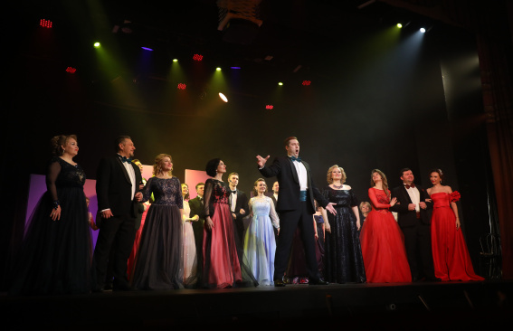 30 лет премьер и аплодисментов