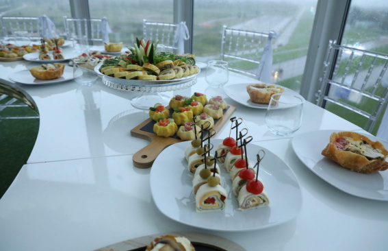 Без денег и праздника Без денег и праздника