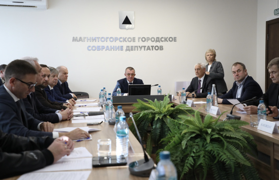 Кандидаты держат экзамен
